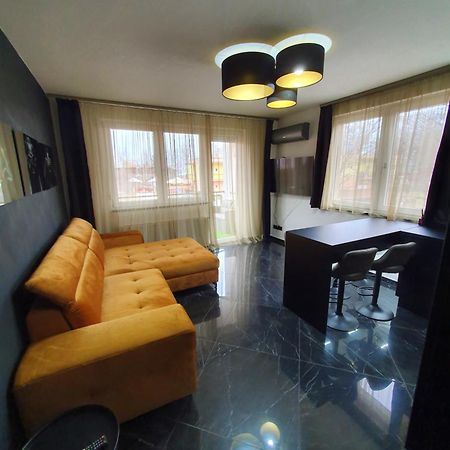Black Brothers Wellness Apartments Шіофок Екстер'єр фото