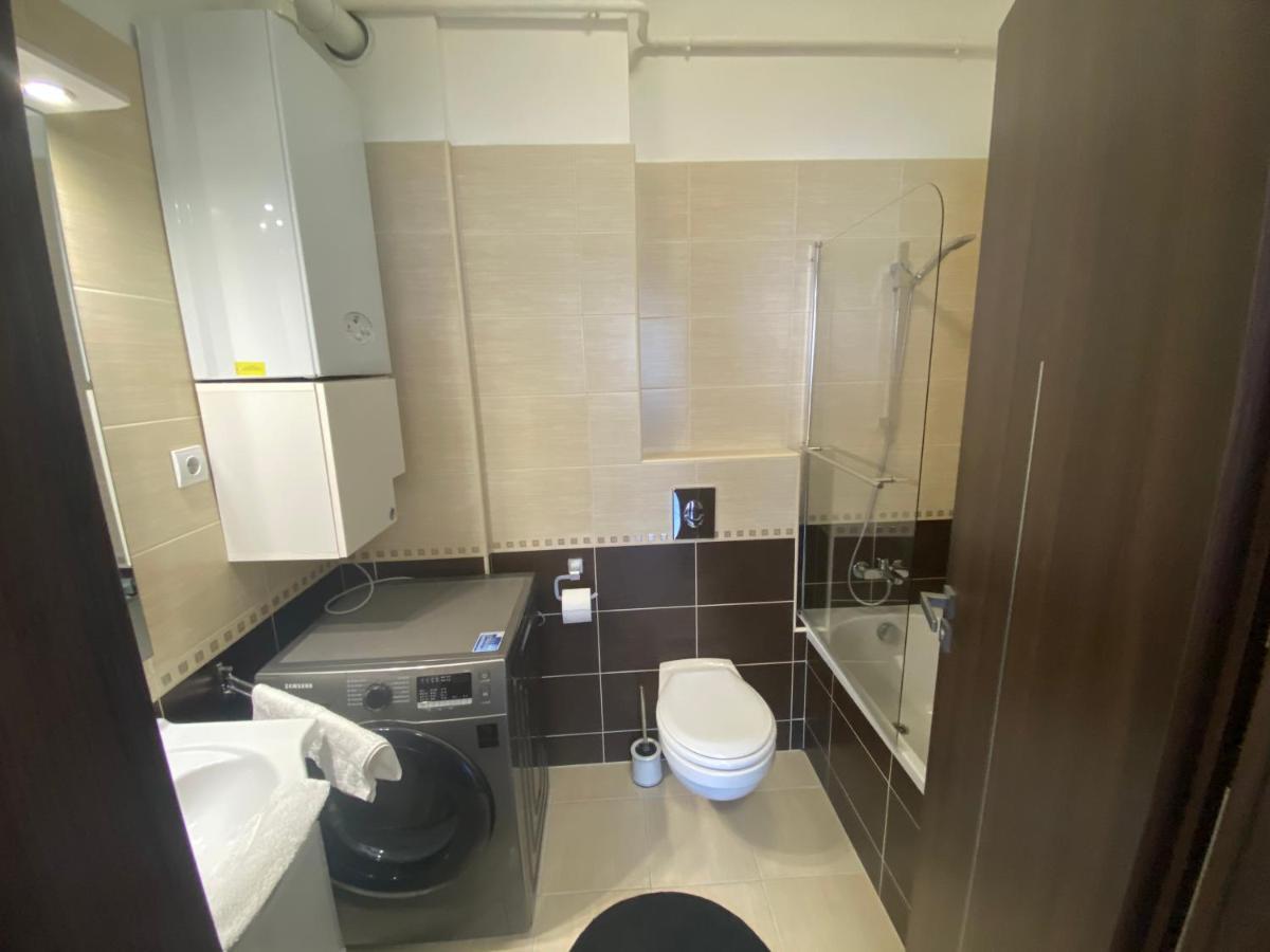 Black Brothers Wellness Apartments Шіофок Екстер'єр фото