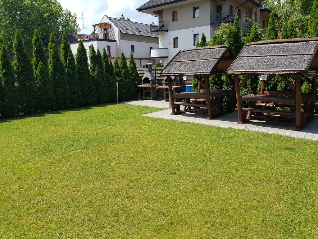 Black Brothers Wellness Apartments Шіофок Екстер'єр фото